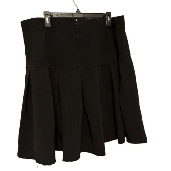 Torrid Women's Black Pleated Knee Length Skirt Size 20 - Picture 2 of 7